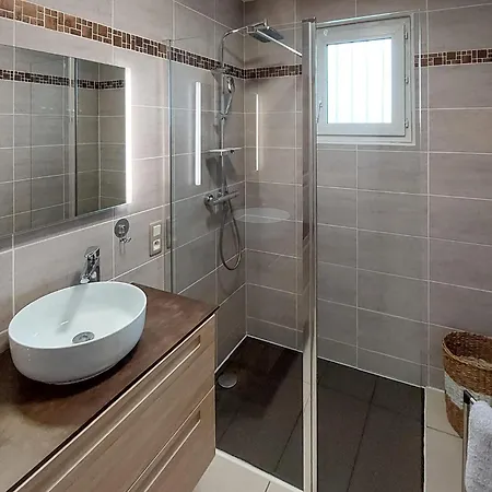 3 Bedroom Pet Friendly In Arzal